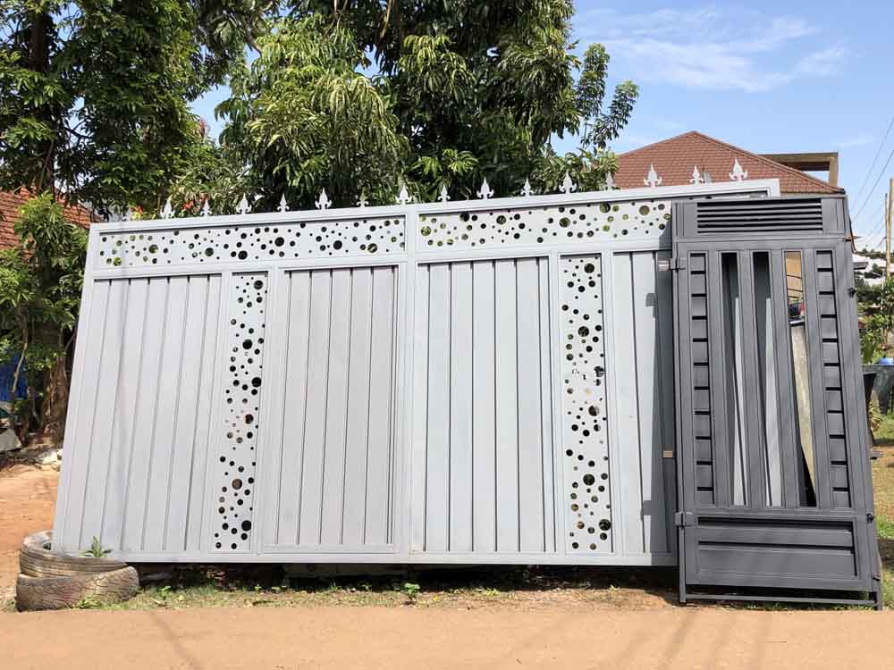 Gates For Sale Kampala Uganda. Metallic Gates Manufacturing Uganda. Office Gates, Home Gates/Residential Gates in Kampala Uganda. Metal Works, Metal Fabrication And Metal Welding By Superior Crafts Uganda. Ugabox