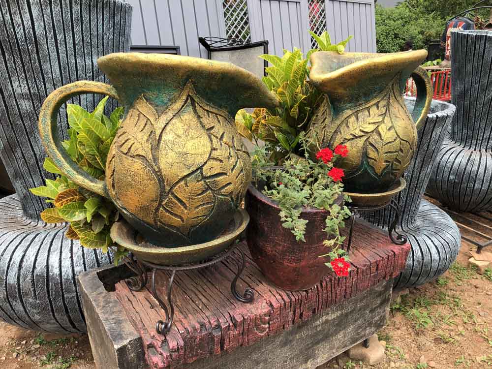 Pots and Vases For Sale Kampala Uganda. Garden Decor/Garden Decoration Uganda, Gardening And Landscaping, Home Decor Services Uganda. Fibreglass And Concrete Planters, Flower Pots And Vases/Indoor And Outdoor Pots And Vases in Kampala Uganda. Garden Decor and Home Garden Beautification By Superior Crafts Uganda. Ugabox