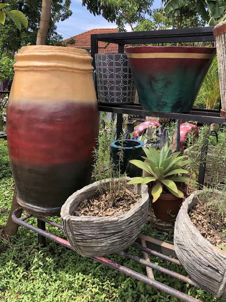 Pots and Vases For Sale Kampala Uganda. Garden Decor/Garden Decoration Uganda, Gardening And Landscaping, Home Decor Services Uganda. Fibreglass And Concrete Planters, Flower Pots And Vases/Indoor And Outdoor Pots And Vases in Kampala Uganda. Garden Decor and Home Garden Beautification By Superior Crafts Uganda. Ugabox