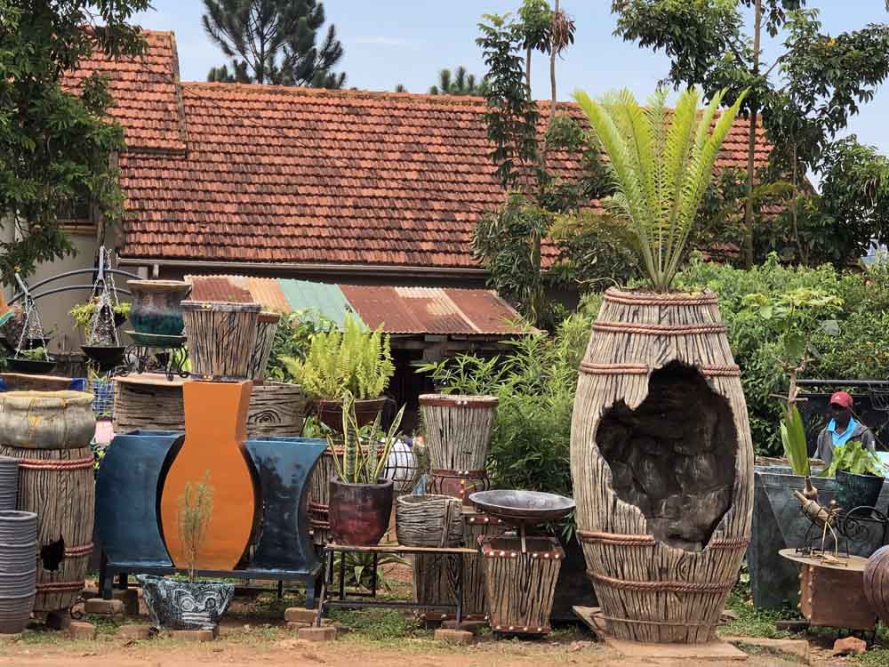 Pots and Vases For Sale Kampala Uganda. Garden Decor/Garden Decoration Uganda, Gardening And Landscaping, Home Decor Services Uganda. Fibreglass And Concrete Planters, Flower Pots And Vases/Indoor And Outdoor Pots And Vases in Kampala Uganda. Garden Decor and Home Garden Beautification By Superior Crafts Uganda. Ugabox