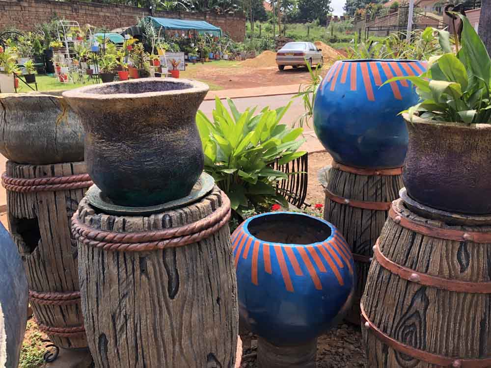 Pots and Vases For Sale Kampala Uganda. Garden Decor/Garden Decoration Uganda, Gardening And Landscaping, Home Decor Services Uganda. Fibreglass And Concrete Planters, Flower Pots And Vases/Indoor And Outdoor Pots And Vases in Kampala Uganda. Garden Decor and Home Garden Beautification By Superior Crafts Uganda. Ugabox