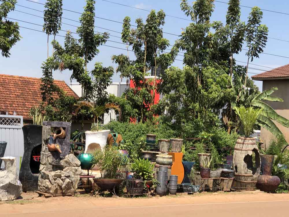 Pots and Vases For Sale Kampala Uganda. Garden Decor/Garden Decoration Uganda, Gardening And Landscaping, Home Decor Services Uganda. Fibreglass And Concrete Planters, Flower Pots And Vases/Indoor And Outdoor Pots And Vases in Kampala Uganda. Garden Decor and Home Garden Beautification By Superior Crafts Uganda. Ugabox