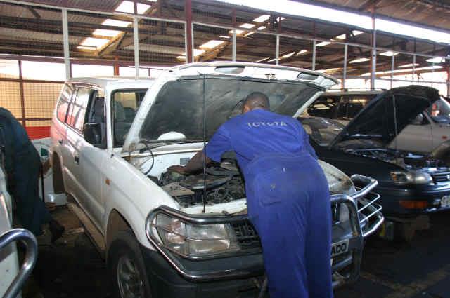 Professional Mechanics at Work at Walusimbi's Garage Kampala Uganda Car, Auto & Vehicle Repair, Cars for Sale Kampala Uganda, Ugabox
