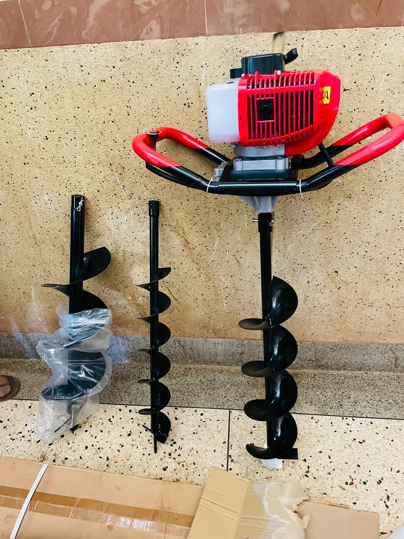 Price in Uganda for Earth Auger. UGX: 1,400,000. Earth Auger/Agricultural/Garden Holes Digger Machine for Sale in Kampala Uganda. Equipment For Gardening/Farming And Commercial Agricultural Use. Machine World Uganda Importer, Supplier, Distributor, Assembler and Installer of Domestic And Commercial Agricultural Equipment And Industrial Agricultural Machinery in Kampala-Uganda, East Africa: Kigali-Rwanda, Nairobi-Mombasa-Kenya, Juba-South Sudan, DRC-Congo, Tanzania. Ugabox Machinery Marketing Platform Uganda | Ugabox.com