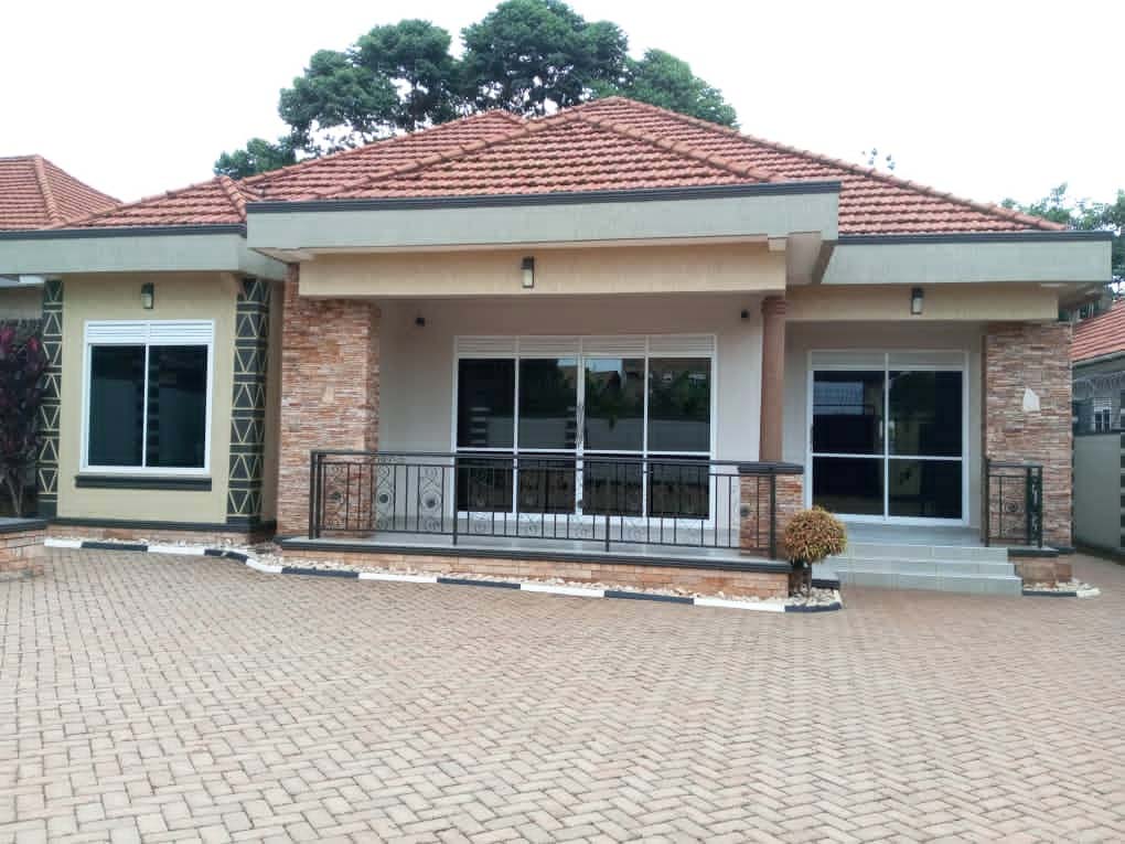 UGX 550M, Bwebajja House For Sale Uganda. Ugabox