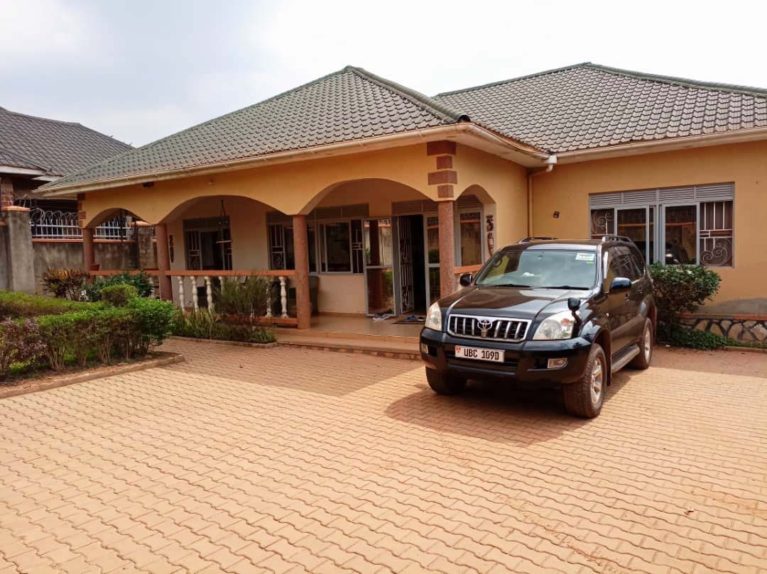 UGX 400M, Kyanja Kyanja Kungu House For Sale Uganda. Freekz Real Estate Kampala Uganda, Ugabox