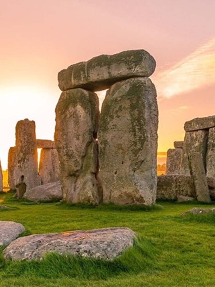 Top Attractions United Kingdom. UK Leading Tourist Attractions. Holiday Tours And Travel. Ugabox.com