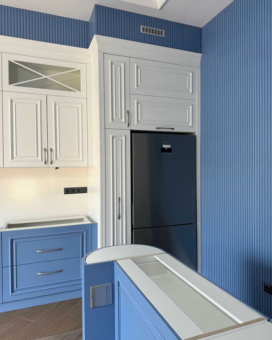 Kitchen cabinets design in Kampala Uganda. Wood cabinets installation. Trust Interiors Uganda. Leading interior design company in Uganda. Services: Interior design services, installation services, manufacturing of modern stylish furniture products in Uganda, East Africa. ugabox.com